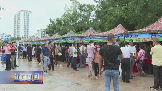 |东方:扶贫集市好“热闹” 市民农户“赶集”忙