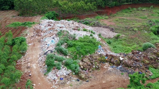  图1：博厚镇龙灵村建筑垃圾违规堆放点