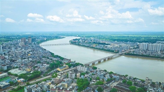南渡江澄迈段的两座桥。 本版图片均由海南日报记者封烁摄