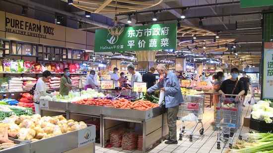 东方：农贸市场超市严格落实疫情防控措施 生活物资储备充足