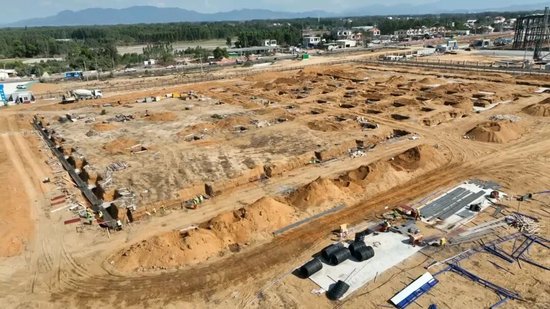 海南八百里冷链物流产业园项目建设现场。东方市融媒体中心 摄
