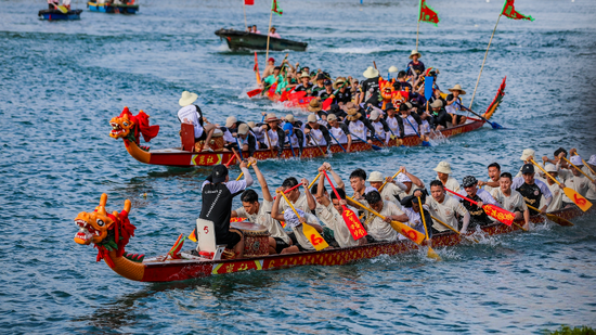 龙舟比赛。图片来源：新海南客户端