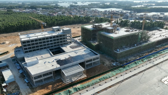 建设中的东方智谷产业基地项目。东方市融媒体中心 摄