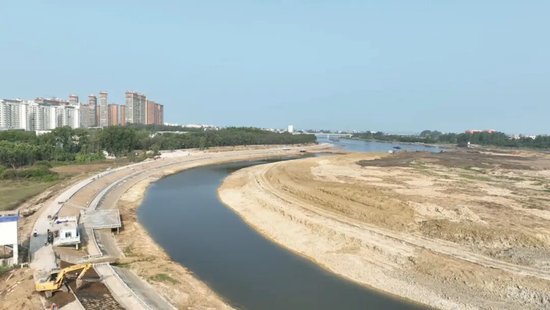 北黎河施工现场。东方市融媒体中心 摄