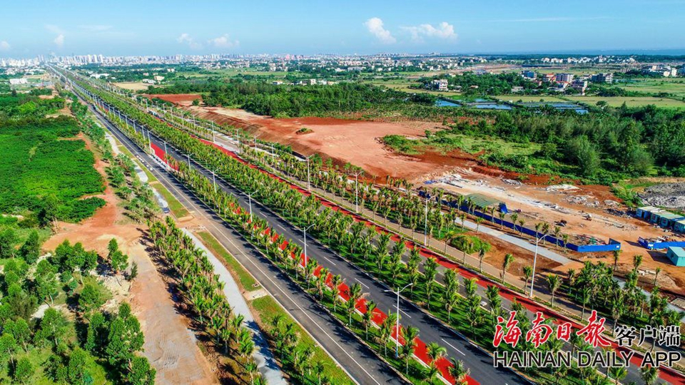 2020年7月14日，高空俯拍海口市江东新区白驹大道改造及东延长线项目。
