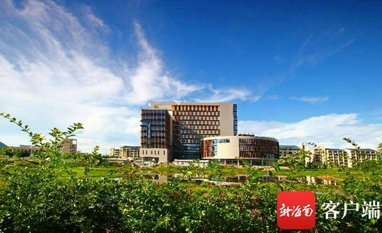  海南热带海洋学院建设具有热带景观和海洋元素的美丽校园。