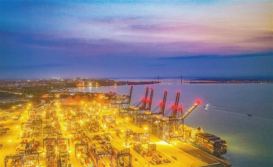 洋浦国际集装箱码头：集装箱吞吐量同比增长8%