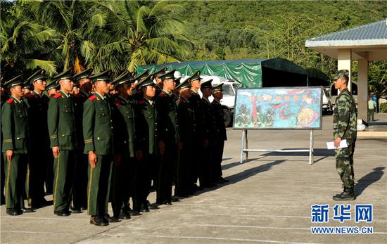 新华网发(周奕 摄)12月26日,武警海南省三亚支队280余名新兵圆满完成