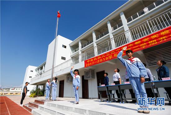 中央民大附中陵水黎安实验小学开学典礼现场。新华网发