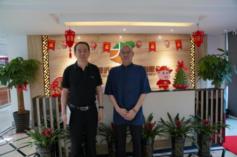果德安教授(左) 杨子文总裁(右)