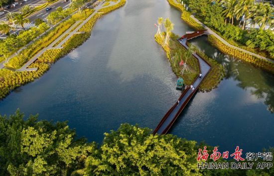 阵雨过后海口鸭尾溪景色宜人。