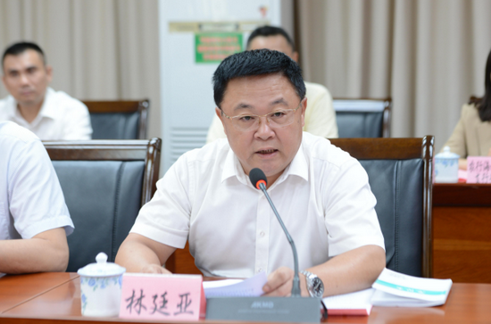 农行海南分行党委委员、副行长林廷亚致辞