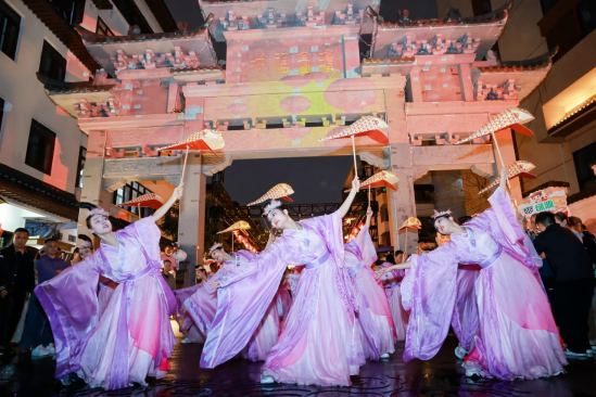 3月3日，国风巡游活动在海口府城街头上演。