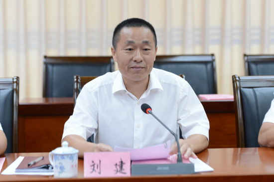 龙华区委副书记、政法委书记刘建致辞
