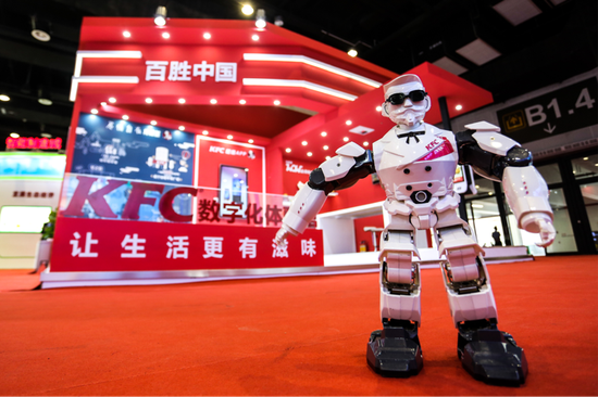 远道而来的“KI上校”成为全场焦点