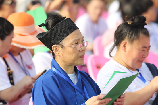 养生体验班学员代表郭灵芝道长发言