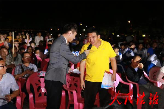 琼中县举办警民同心,扫黑除恶主题动员巡演活