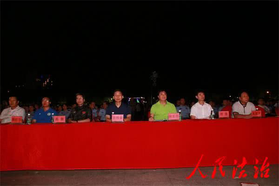 琼中县举办警民同心,扫黑除恶主题动员巡演活