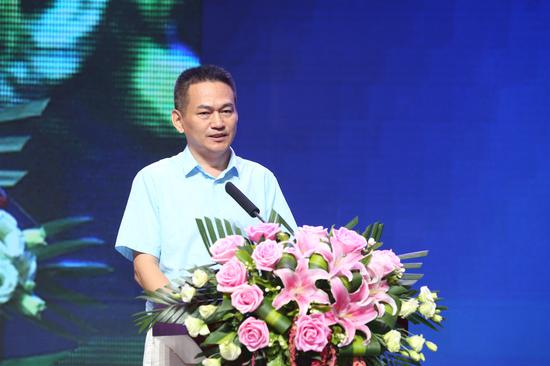 琼海市委常委、博鳌乐城国际医疗旅游先行区副主任何鹏飞