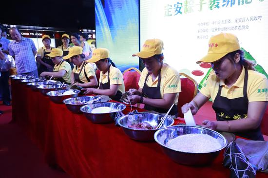 定安粽子亮相海口望海国际广场 “粽”享美食文化盛宴