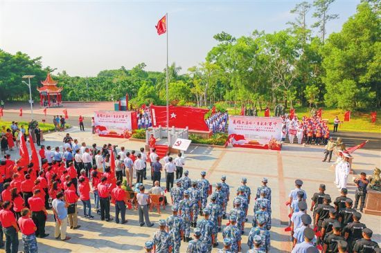9月23日，万宁市在六连岭革命根据地纪念园举办“不忘初心、牢记使命”主题教育暨庆祝中华人民共和国成立70周年红色主题活动。 见习记者 李天平 摄