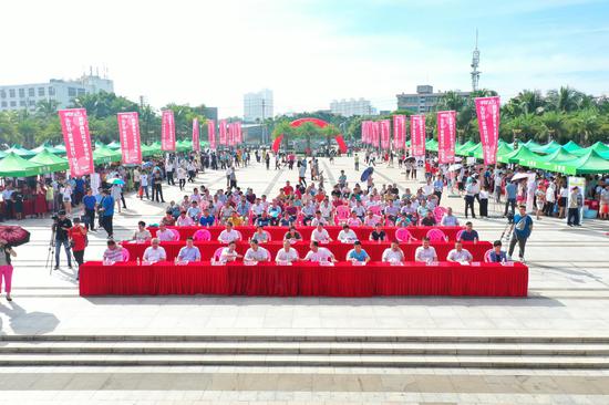 |销售总额达238万余元!定安县“消费扶贫月”爱心扶贫大集市热闹开市