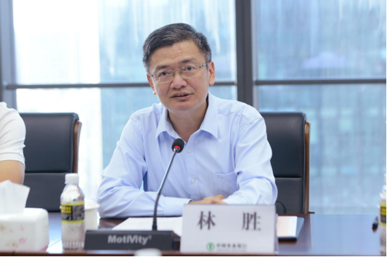 海南省委统战部副部长、海南省工商联党组书记林胜致辞