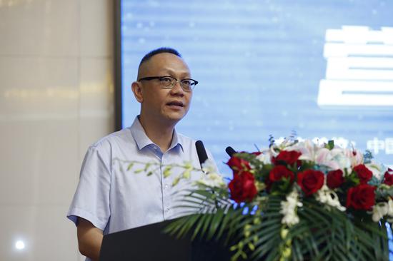 海南移动政企客户中心副总经理邢锐发表致辞