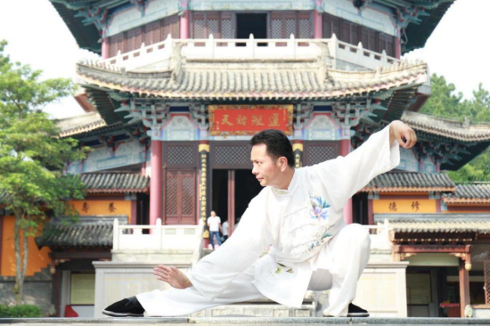 林号营打太极拳强身健体