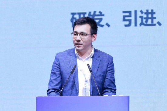 图注：海南康哲美丽科技有限公司新零售BU总监金靖发布介绍纤维素水凝胶胶囊（Plenity®）