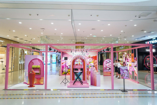 （配图-海旅免税城一层-贝玲妃快闪店）