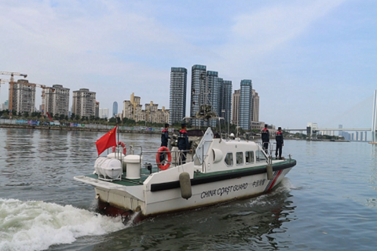 海警执法艇前往事发海域