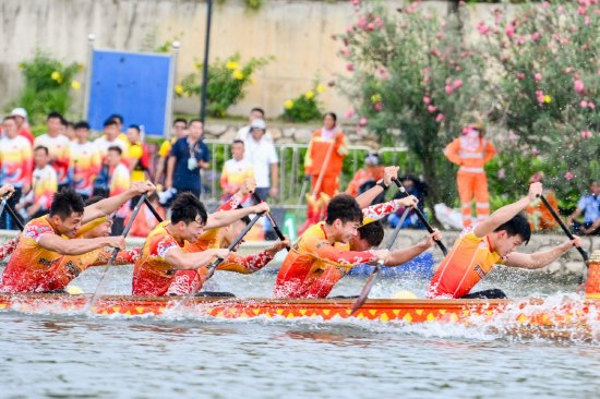 2024民族民间龙舟公开赛（三亚·崖州站）暨“中华传统文化在崖州”三月三龙舟赛精彩瞬间