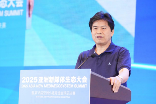 北京大学新闻与传播学院二级教授&nbsp;陆地
发表主题演讲《新媒体的周边传播现象和规律探析》