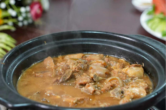 （图：红烧东山羊，图片来源：万宁市旅文局）