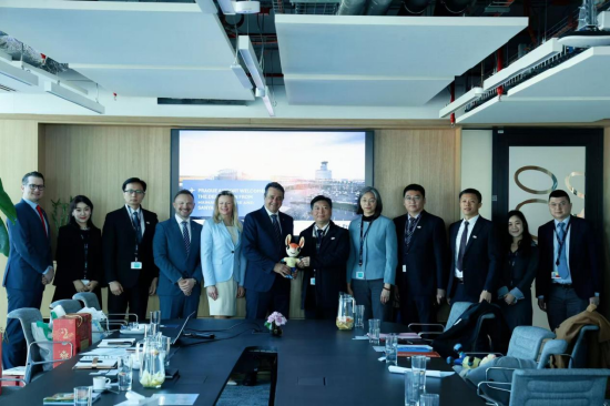 代表团拜访布拉格机场