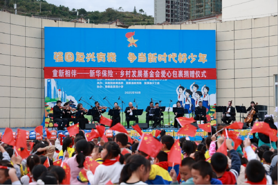 图：施秉县四小乡村音乐会现场