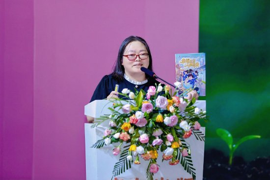 中改院改革开放史研究中心副主任张娟介绍新书