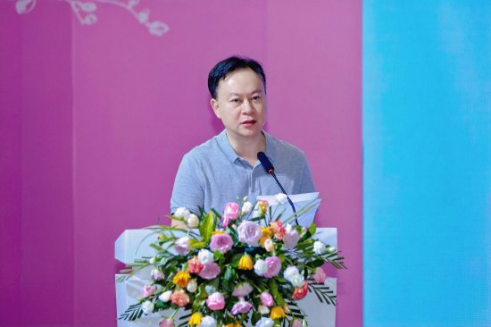 广东省出版集团、南方传媒党委书记、董事长谭君铁致辞