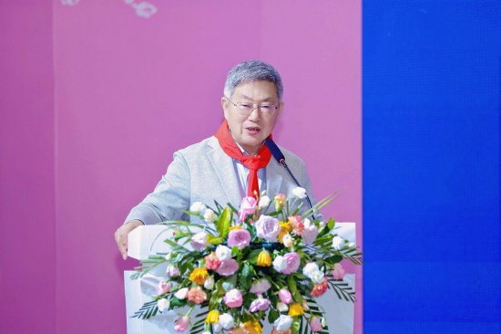中改院院长、海南自由贸易港研究院院长迟福林作主题演讲