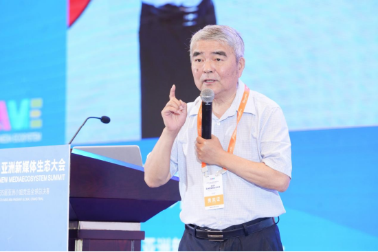 　　浙江大学求是特聘教授&nbsp;谭建荣
发表主题演讲《从生成式人工智能到元宇宙数字空间：关键技术与发展趋势》