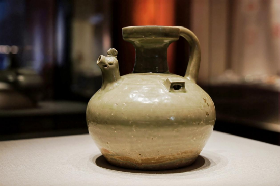 东晋青釉鸡首壶