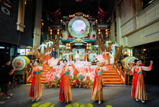 2026年海南元宵换花节现场的国风主题演出。