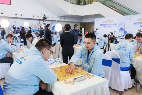 棋王争霸赛总决赛选手赛场比拼