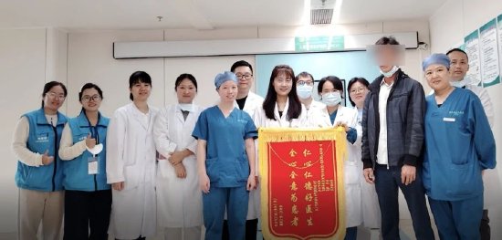 重症水痘患者出院后送锦旗