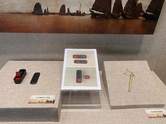 庆祝海南解放70周年“南天破晓”海南渡海战役展展出冯白驹的私人印章。冯青云摄