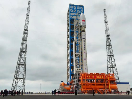 长征十二号遥一运载火箭成功转场