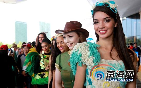 世界小姐助阵2015年海南欢乐节(南海网记者陈望摄)