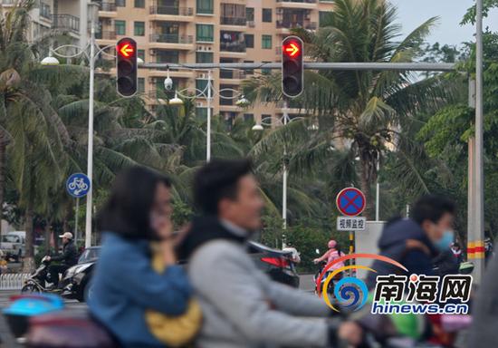 海口坡巷路右转南海大道已设置红绿灯控制。南国都市报记者汪承贤 摄