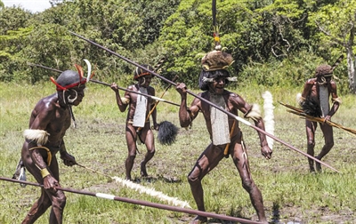巴布亚新几内亚的当地原始部落。